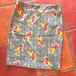 Soho Apparel Ltd houndstooth/floral pencil skirt‎ sz Med